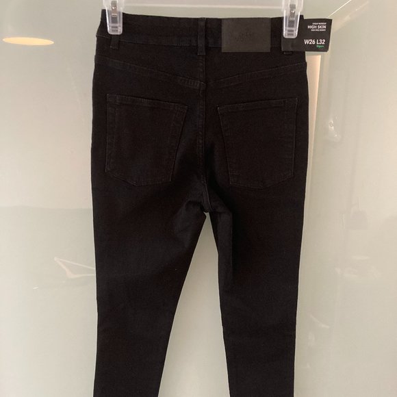 Cheap Monday Black Coal High Skin Snapbacks -26/32 - Picture 4 of 7